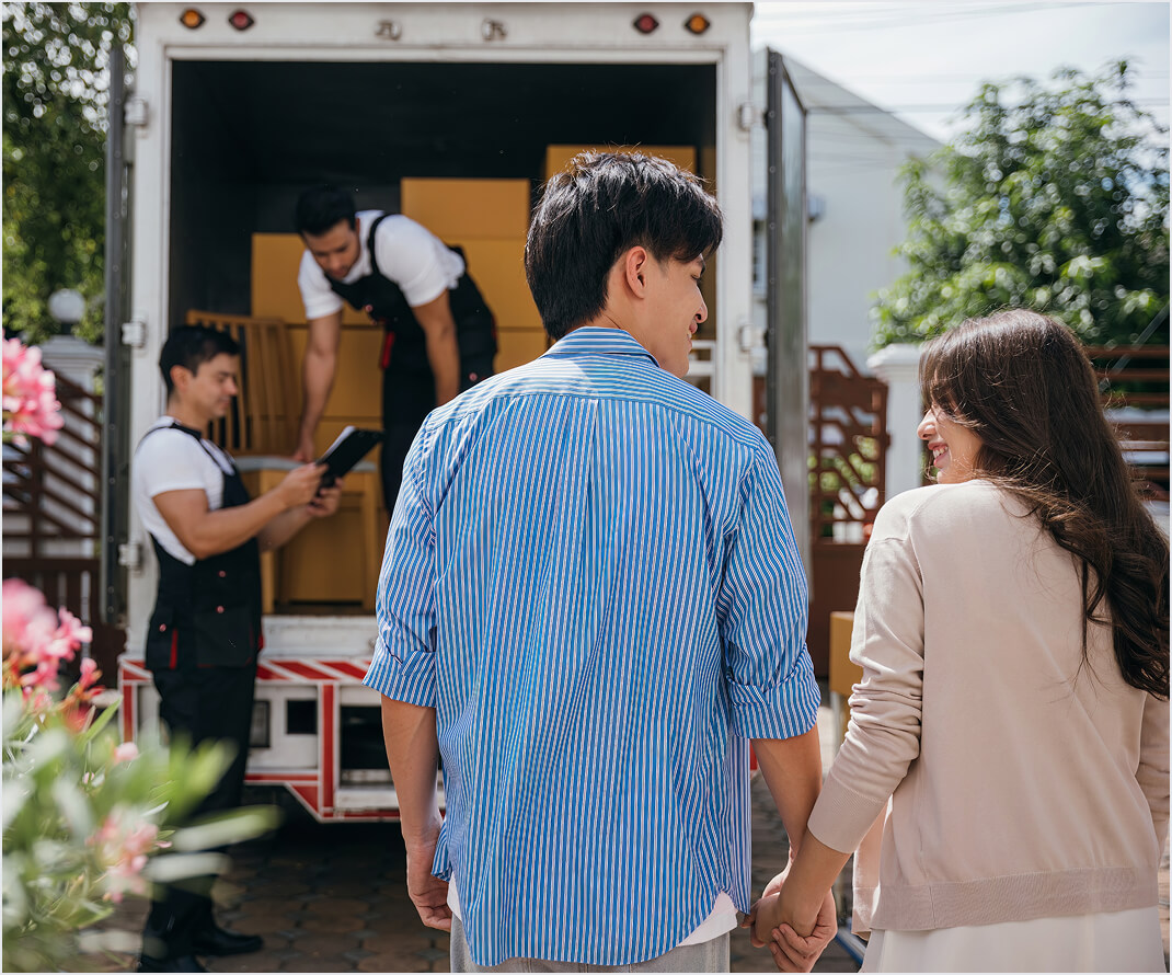 Couple packing
